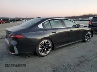 2024 BMW i5 eDrive40 z VIN WBY33FK04RCR56564, wystawiony jako Copart lot #46867435 z przebiegiem 2737 mil mil oraz Szkody całkowita. Historia ofert i sprzedaży dostępna na DreamBid. Obrazek 3.