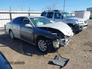 2003 Lexus ES 300 with VIN JTHBF30GX30132451, listed as a IAAI auction lot 41833672 with 200,702 mi miles. Bid and sale history available at carsss.com. Image 1.