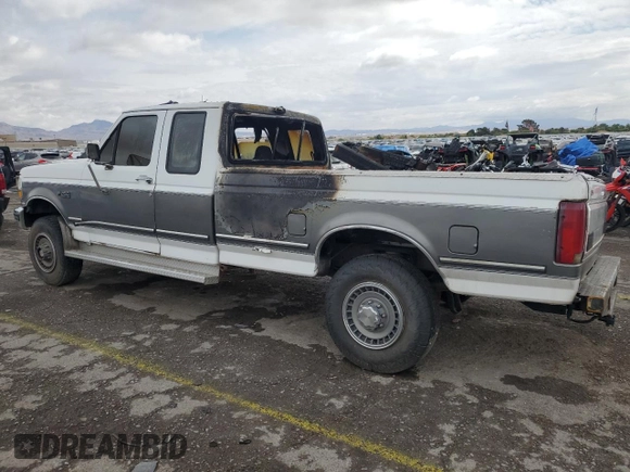 1992 Ford F-250 z VIN 1FTHX26G4NKB83915, wystawiony jako Copart lot #55854535 z przebiegiem Nie podano mil oraz Szkoda całkowita • Salvage title. Historia ofert i sprzedaży dostępna na DreamBid. Obrazek 2.