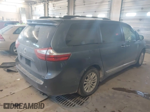 2017 Toyota Sienna XLE Auto Access Seat z VIN 5TDYZ3DC3HS885429, wystawiony jako IAAI lot #41454153 z przebiegiem 131 250 mil mil oraz . Historia ofert i sprzedaży dostępna na DreamBid. Obrazek 4.