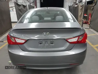 2013 Hyundai Sonata GLS z VIN 5NPEB4AC7DH620868, wystawiony jako IAAI lot #42044355 z przebiegiem 96 671 mil mil oraz . Historia ofert i sprzedaży dostępna na DreamBid. Obrazek 16.