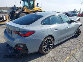 2024 BMW i4 M50 z VIN WBY33AW06RFS45489, wystawiony jako IAAI lot #41981614 z przebiegiem 35 713 mil mil oraz . Historia ofert i sprzedaży dostępna na DreamBid. Obrazek 4.