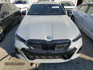 2024 BMW i5 M60 z VIN WBY43FK06RCR11498, wystawiony jako Copart lot #66786124 z przebiegiem 3017 mil mil oraz Szkody całkowita. Historia ofert i sprzedaży dostępna na DreamBid. Obrazek 5.