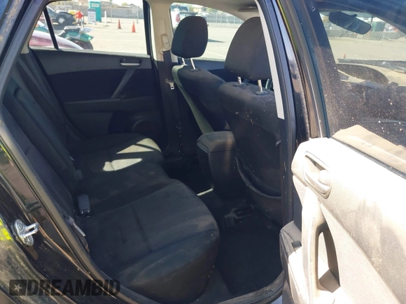 2012 Mazda 3 i Touring z VIN JM1BL1L87C1593877, wystawiony jako IAAI lot #41839090 z przebiegiem 175 624 mil mil oraz . Historia ofert i sprzedaży dostępna na DreamBid. Obrazek 8.
