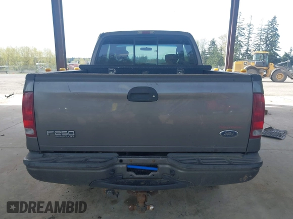 2003 Ford Super Duty F-250 XL with VIN 1FTNX21F33EA22565, listed as a IAAI auction lot 42004045 with 252,604 mi miles. Bid and sale history available at carsss.com. Image 16.
