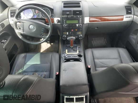 2005 Volkswagen Touareg z VIN WVGZG77LX5D063808, wystawiony jako Copart lot #44457935 z przebiegiem 172 252 mil mil oraz Czysty tytuł • Clean title. Historia ofert i sprzedaży dostępna na DreamBid. Obrazek 8.