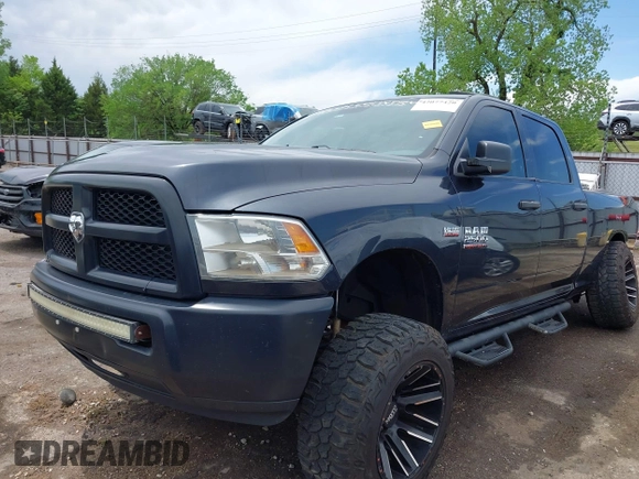 2017 Ram 2500 Tradesman z VIN 3C6UR4CJ1HG748189, wystawiony jako IAAI lot #42077420 z przebiegiem 175 256 mil mil oraz . Historia ofert i sprzedaży dostępna na DreamBid. Obrazek 18.
