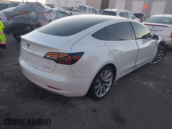 2018 Tesla Model 3 Long Range Battery z VIN 5YJ3E1EB4JF067895, wystawiony jako IAAI lot #41280101 z przebiegiem Nie podano mil oraz . Historia ofert i sprzedaży dostępna na DreamBid. Obrazek 4.