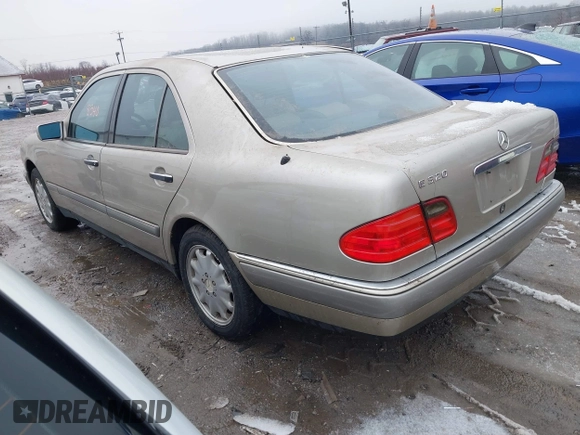 1996 Mercedes-Benz E-Class with VIN WDBJF55F5TJ007150, listed as a IAAI auction lot 41518340 with 178,930 mi miles. Bid and sale history available at carsss.com. Image 3.