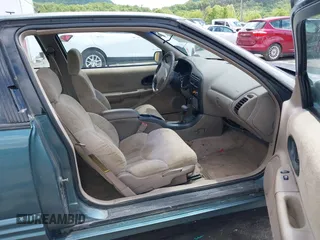 1997 Oldsmobile Cutlass Supreme S z VIN 1G3WH12M9VF317272, wystawiony jako IAAI lot #42346360 z przebiegiem 156 553 mil mil oraz . Historia ofert i sprzedaży dostępna na DreamBid. Obrazek 5.