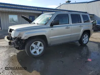 2010 Jeep Patriot Latitude z VIN 1J4NT1GA4AD620694, wystawiony jako Copart lot #50151425 z przebiegiem 158 959 mil mil oraz Szkoda całkowita • Salvage title. Historia ofert i sprzedaży dostępna na DreamBid. Obrazek 1.