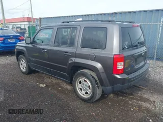 2016 Jeep Patriot Sport with VIN 1C4NJPBB7GD678001, listed as a IAAI auction lot 42079425 with 181,261 mi miles and . Bid and sale history available at carsss.com. Image 3.