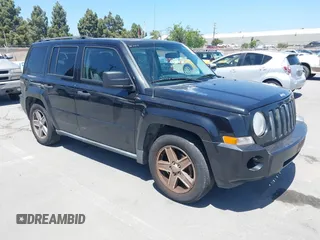 2008 Jeep Patriot Sport with VIN 1J8FF28W58D547405, listed as a IAAI auction lot 42201516 with 130,818 mi miles. Bid and sale history available at carsss.com. Image 1.