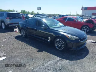 2018 Kia Stinger Premium z VIN KNAE25LA7J6012188, wystawiony jako IAAI lot #41984591 z przebiegiem 106 165 mil mil oraz . Historia ofert i sprzedaży dostępna na DreamBid. Obrazek 1.