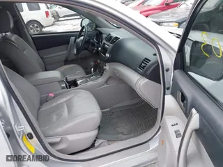2009 Toyota Highlander Sport with VIN JTEDS43A092070425, listed as a IAAI auction lot 41006003 with 224,254 mi miles. Bid and sale history available at carsss.com. Image 5.