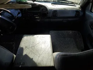 2001 Dodge 2500 z VIN 3B7KF23691G767197, wystawiony jako Copart lot #56122385 z przebiegiem 205 557 mil mil oraz Nie do naprawy • Non repairable. Historia ofert i sprzedaży dostępna na DreamBid. Obrazek 8.