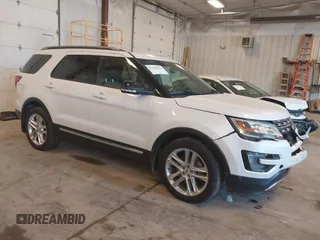 2017 Ford Explorer XLT z VIN 1FM5K8D88HGE06959, wystawiony jako IAAI lot #42269672 z przebiegiem 87 372 mil mil oraz . Historia ofert i sprzedaży dostępna na DreamBid. Obrazek 1.