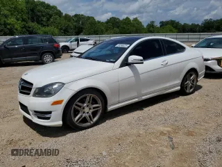 2015 Mercedes-Benz C 250 z VIN WDDGJ4HB0FG438175, wystawiony jako Copart lot #58246225 z przebiegiem 97 652 mil mil oraz Nie do naprawy • Non repairable. Historia ofert i sprzedaży dostępna na DreamBid. Obrazek 1.