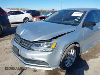 2015 Volkswagen Jetta SE z VIN 3VWD07AJ6FM326731, wystawiony jako IAAI lot #41066250 z przebiegiem 63 242 mil mil oraz . Historia ofert i sprzedaży dostępna na DreamBid. Obrazek 6.