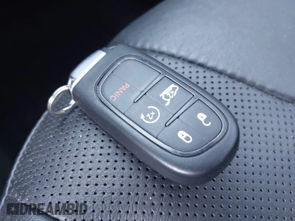 2019 Jeep Cherokee Limited with VIN 1C4PJLDX4KD439914, listed as a IAAI auction lot 42384981 with 52,470 mi miles and . Bid and sale history available at DreamBid. Image 11.