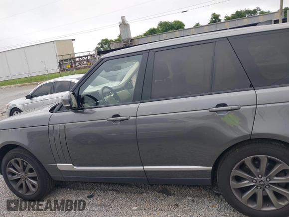 2017 Land Rover Range Rover z VIN SALGR2FV1HA347483, wystawiony jako IAAI lot #42501738 z przebiegiem 90 382 mil mil oraz . Historia ofert i sprzedaży dostępna na DreamBid. Obrazek 14.
