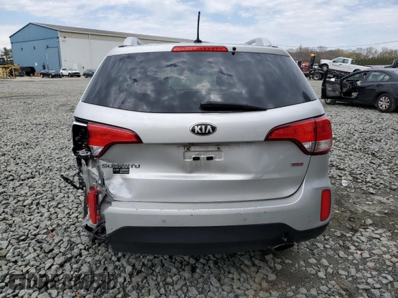 2014 Kia Sorento LX with VIN 5XYKT3A63EG465586, listed as a Copart auction lot 52568495 with 131,634 mi miles and Salvage Title. Bid and sale history available at carsss.com. Image 6.