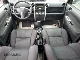2005 Scion xB z VIN JTLKT324850202744, wystawiony jako Copart lot #46641285 z przebiegiem 256 428 mil mil oraz Szkody całkowita. Historia ofert i sprzedaży dostępna na DreamBid. Obrazek 8.