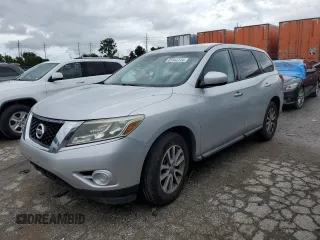 2013 Nissan Pathfinder SL with VIN 5N1AR2MMXDC648142, listed as a Copart auction lot 61942724 with 131,572 mi miles and Salvage Title. Bid and sale history available at carsss.com. Image 1.