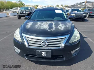 2015 Nissan Altima 2.5 with VIN 1N4AL3AP2FC208502, listed as a IAAI auction lot 41946673 with 121,214 mi miles. Bid and sale history available at carsss.com. Image 6.
