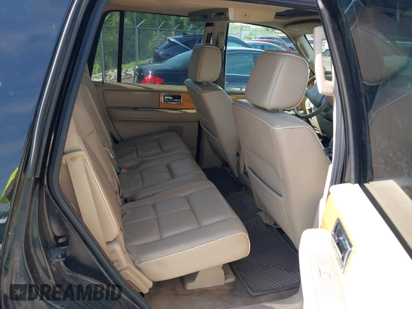 2007 Lincoln Navigator with VIN 5LMFU28527LJ11046, listed as a IAAI auction lot 42651633 with 176,923 mi miles and . Bid and sale history available at DreamBid. Image 8.