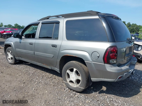 2005 Chevrolet TrailBlazer LS with VIN 1GNET16S156207066, listed as a IAAI auction lot 39877734 with 118,222 mi miles. Bid and sale history available at carsss.com. Image 3.