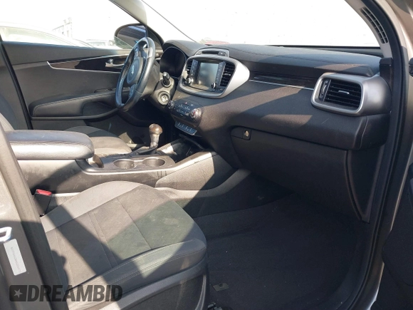 2017 Kia Sorento LX with VIN 5XYPG4A38HG206473, listed as a IAAI auction lot 41135610 with 114,810 mi miles. Bid and sale history available at carsss.com. Image 5.