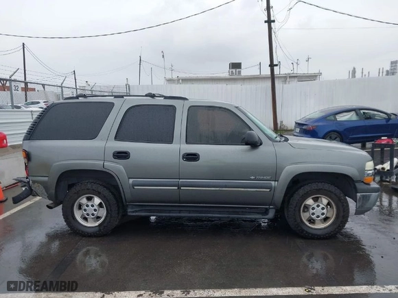 2002 Chevrolet Tahoe LS with VIN 1GNEK13TX2J304517, listed as a IAAI auction lot 41731259 with 267,574 mi miles. Bid and sale history available at carsss.com. Image 13.