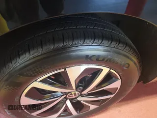 2024 Volkswagen Jetta S z VIN 3VW5M7BU5RM054887, wystawiony jako IAAI lot #42852694 z przebiegiem 25 677 mil mil oraz . Historia ofert i sprzedaży dostępna na DreamBid. Obrazek 32.