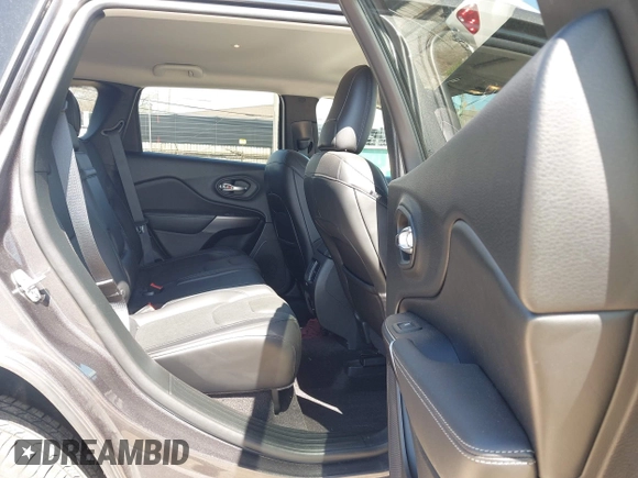 2019 Jeep Cherokee Limited z VIN 1C4PJMDX5KD250730, wystawiony jako IAAI lot #42072064 z przebiegiem 71 183 mil mil oraz . Historia ofert i sprzedaży dostępna na DreamBid. Obrazek 8.