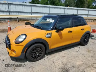 2015 MINI Hardtop 4 Door S z VIN WMWXU3C55F2B65762, wystawiony jako Copart lot #61167155 z przebiegiem 101 318 mil mil oraz Szkoda całkowita • Salvage title. Historia ofert i sprzedaży dostępna na DreamBid. Obrazek 1.
