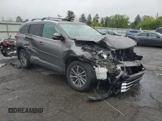2017 Toyota Highlander XLE z VIN 5TDJZRFH0HS473742, wystawiony jako Copart lot #57229765 z przebiegiem 81 014 mil mil oraz Szkoda całkowita • Salvage title. Historia ofert i sprzedaży dostępna na DreamBid. Obrazek 4.