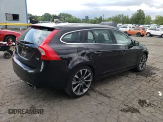 2015 Volvo V60 T5 Drive-E Platinum with VIN YV140MEM7F1218731, listed as a Copart auction lot 58333695 with 103,717 mi miles and Salvage title. Bid and sale history available at DreamBid. Image 3.
