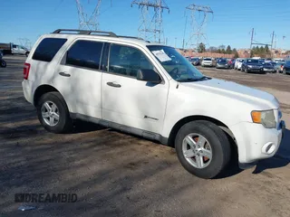 2009 Ford Escape Hybrid with VIN 1FMCU49329KA17837, listed as a IAAI auction lot 41595290 with 106,174 mi miles. Bid and sale history available at carsss.com. Image 1.