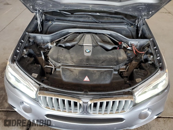 2014 BMW X5 xDrive50i z VIN 5UXKR6C57E0J71844, wystawiony jako Copart lot #54399675 z przebiegiem 79 898 mil mil oraz Szkoda całkowita • Salvage title. Historia ofert i sprzedaży dostępna na DreamBid. Obrazek 11.