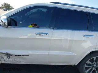 2017 Jeep Grand Cherokee Overland with VIN 1C4RJECGXHC636297, listed as a IAAI auction lot 41661922 with 111,477 mi miles. Bid and sale history available at carsss.com. Image 14.