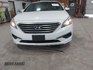 2016 Hyundai Sonata SE z VIN 5NPE24AF6GH377178, wystawiony jako IAAI lot #42522399 z przebiegiem 138 743 mil mil oraz . Historia ofert i sprzedaży dostępna na DreamBid. Obrazek 18.
