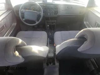 1993 Saab 900 S z VIN YS3AK35E6P2008180, wystawiony jako Copart lot #74075304 z przebiegiem 96 305 mil mil oraz Szkoda całkowita • Salvage title. Historia ofert i sprzedaży dostępna na DreamBid. Obrazek 8.
