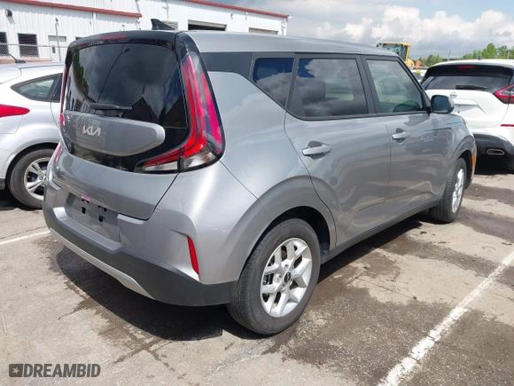 2024 Kia Soul LX with VIN KNDJ23AU1R7917180, listed as a IAAI auction lot 42010309 with 7,915 mi miles. Bid and sale history available at carsss.com. Image 4.