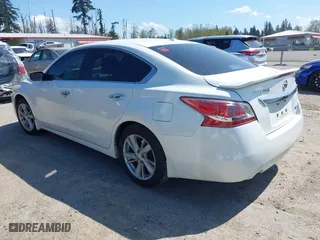 2013 Nissan Altima 2.5 S with VIN 1N4AL3AP3DN471597, listed as a IAAI auction lot 42028075 with 222,461 mi miles. Bid and sale history available at carsss.com. Image 3.