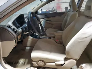 2004 Honda Civic LX z VIN 1HGEM22574L042699, wystawiony jako Copart lot #56596165 z przebiegiem 77 198 mil mil oraz Czysty tytuł • Clean title. Historia ofert i sprzedaży dostępna na DreamBid. Obrazek 7.