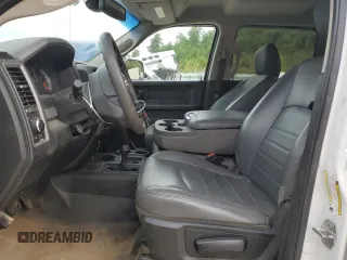 2018 Ram 2500 Tradesman z VIN 3C6TR5HTXJG411392, wystawiony jako Copart lot #65547024 z przebiegiem 136 732 mil mil oraz Szkoda całkowita • Salvage title. Historia ofert i sprzedaży dostępna na DreamBid. Obrazek 7.