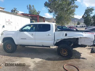 2018 Toyota Tacoma SR5 with VIN 3TMDZ5BN2JM037580, listed as a IAAI auction lot 42248418 with 35,661 mi miles and . Bid and sale history available at DreamBid. Image 13.