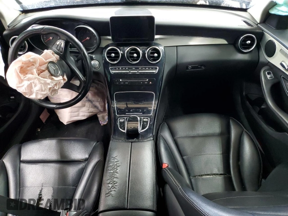 2016 Mercedes-Benz C 300 z VIN 55SWF4JB1GU160379, wystawiony jako Copart lot #46223955 z przebiegiem Nie podano mil oraz Szkoda całkowita • Salvage title. Historia ofert i sprzedaży dostępna na DreamBid. Obrazek 8.