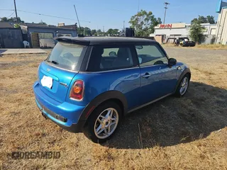 2009 MINI Hardtop S with VIN WMWMF73519TW86705, listed as a Copart auction lot 59819515 with 80,443 mi miles and Clean title. Bid and sale history available at DreamBid. Image 4.